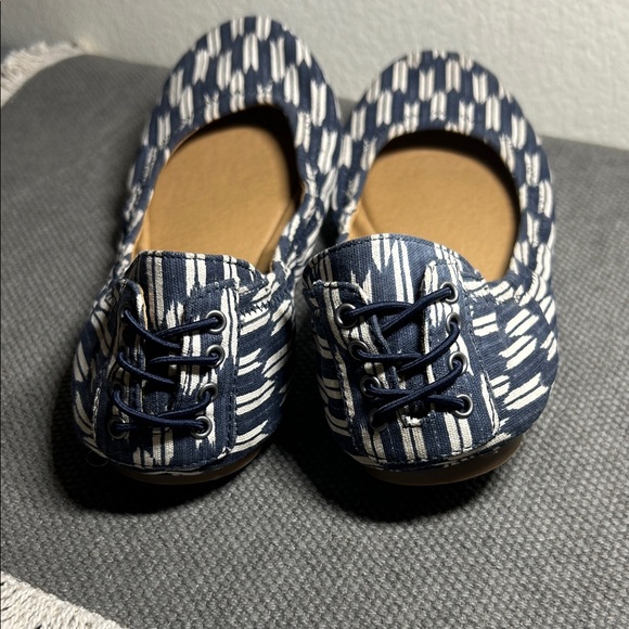 Lucky Brand Women's Navy and White Patterned Flats - Picture 4 of 7